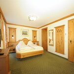 Photo of double room with shower or bath tub, WC