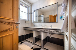 Badezimmer-Doppelzimmer-Kuschelnest