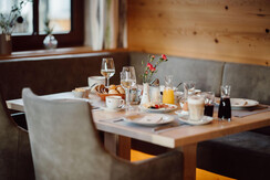 Frühstückstisch Eichenzimmer 2