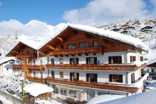 Hotel Alpenrose im Winter | © Alpenrose