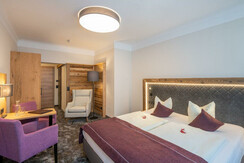 Doppelzimmer mit alpin-elegantem Zimmeroutfit