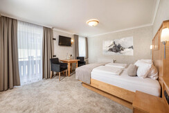 Dreibettzimmer Balkon - Stegerbräu - Wohnbeispiel