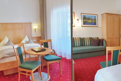 Dreibettzimmer Beispiel mit Doppel- und Sofabett