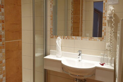 Badezimmer - Beispiel in einem Mehrbettzimmer