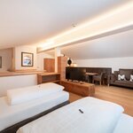 Photo of 5-bed room, shower and bath, toilet, 3 bed rooms