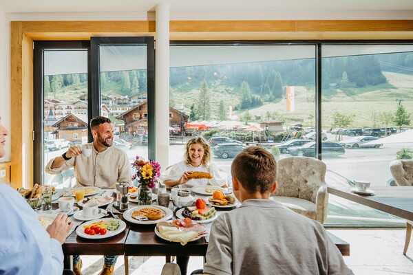Frühstück Familienurlaub Salzburger Hof Zauchensee