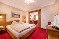 familiensuite-schiebetür-familienhotel-zauchenseeh