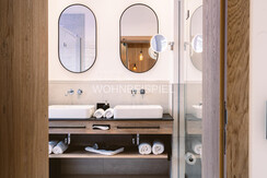 wohnbeispiel_ferienwelt_kesselgrub_hotel_urlaub_ki