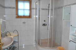 Gasthof-Klammstein-Badezimmer-Dusche