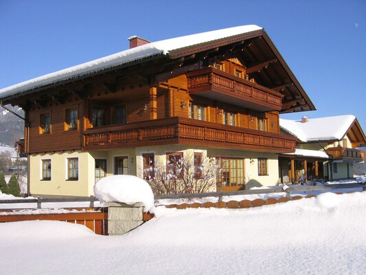 Haus Pircher - Hausfoto mit Winterstimmung