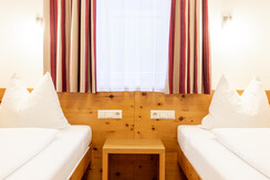 Zimmer mit zwei Einzelbetten oder Doppelbett