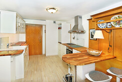 Küche mit Eingangstür