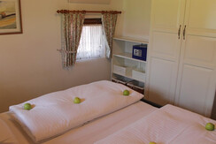 Typ B Schlafzimmer  mit Safe & K-TV