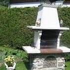 Grillofen im Garten, für alle Gäste verfügbar.