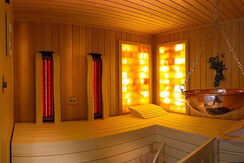 Salzstein-Sauna mit Tiefenwärmestrahler