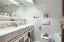 MONDI Hotel Bellevue Suite Panorama Badzimmer 1