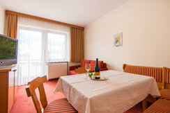 Appartement-Monuth-Bad-Hofgastein-Typ-B-Wohnraum