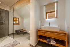 Badezimmer mit Dusche