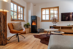 Wohnzimmer mit Kamin