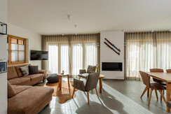 Lichtdurchfluteter Wohnraum