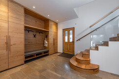 Garderobe mit vielen Abstellmöglichkeiten