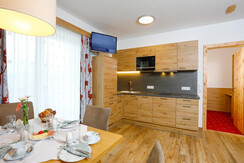 Familien Ferienwohnung Zirbe Wohn-Essbreich