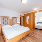 Photo of 4-bed room, bath, toilet, economy