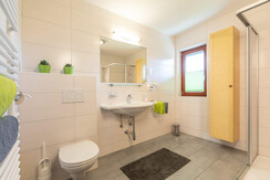 Badezimmer Familiensuite Dachstein