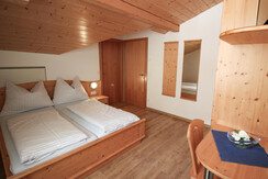 Bedroom with writing desk and TV for 2 people