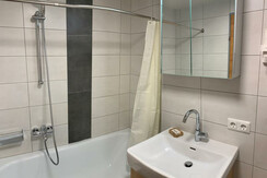 Badezimmer mit Badewanne