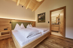 Schlafzimmer_West_Rosa1