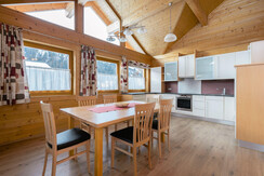 Zirbenchalet_Wiese (10)