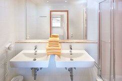 appartement-typ-c-badezimmer