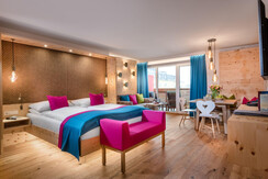 IMPULS DESIGN Wohnlandschaft in Zirbenholz