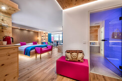 IMPULS DESIGN Wohnlandschaft in Zirbenholz