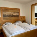 Photo of triple room with bath tube, WC