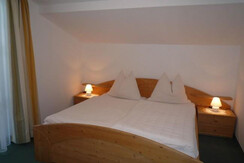 schlafzimmer-appartement-typ-a-klein