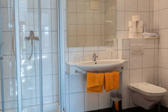 Apartment B, DZ, Bad 4