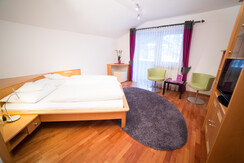 Zimmer C, zubuchbar zu Apartments
