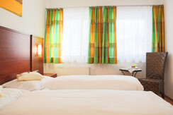 Zimmer D, zubuchbar zu Apartments