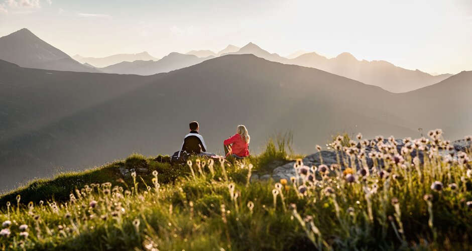 Evening ascent mountain meadow | © Marktl Photography