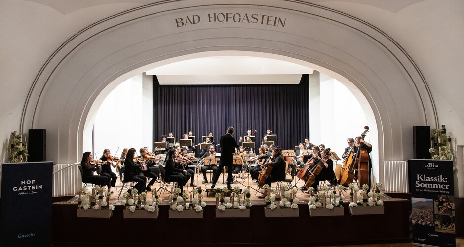 Orchestra performs on stage at Bad Hofgastein for the opening concert of the Classical Summer festival | © Gasteinertal Tourismus GmbH, Fotoatelier Wolkersdorfer