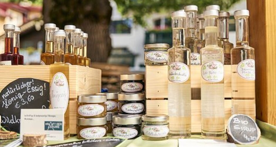 Various bottles of schnapps next to each other | © Wagrain-Kleinarl Tourismus