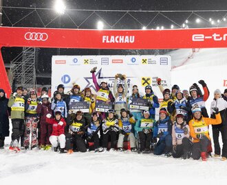 Large group in ski gear cheering at the 2024 Starchallenge award ceremony | © Snow Space Salzburg / Wildbild