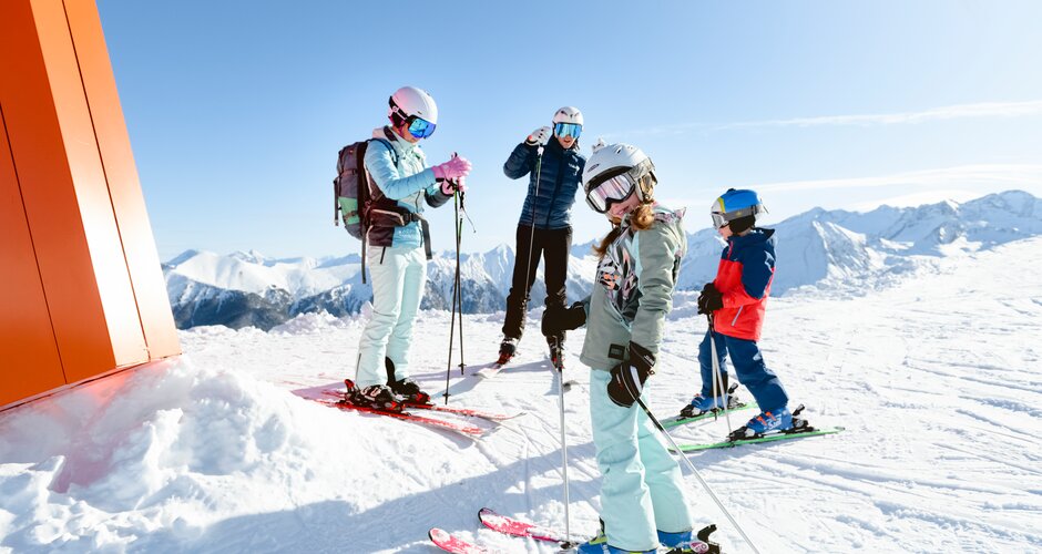 Family in the snow | © Gasteinertal Tourismus GmbH