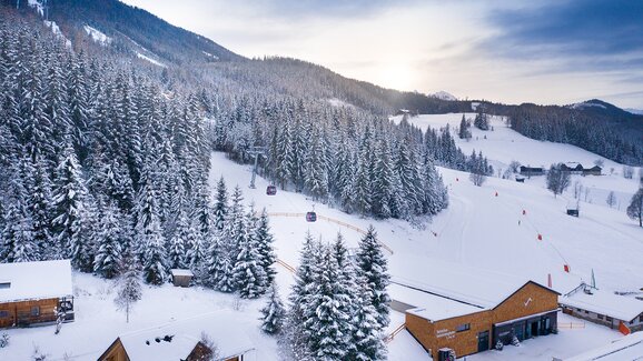 Galsterberg cable car station, gondolas, snow-covered trees and slopes. | © Josh Absenger