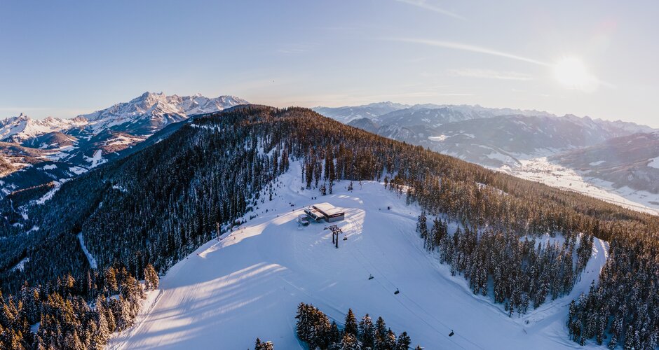 Lift station in Eben, Monte Popolo ski area, photographed from above. | © TVB Eben-O'MANS