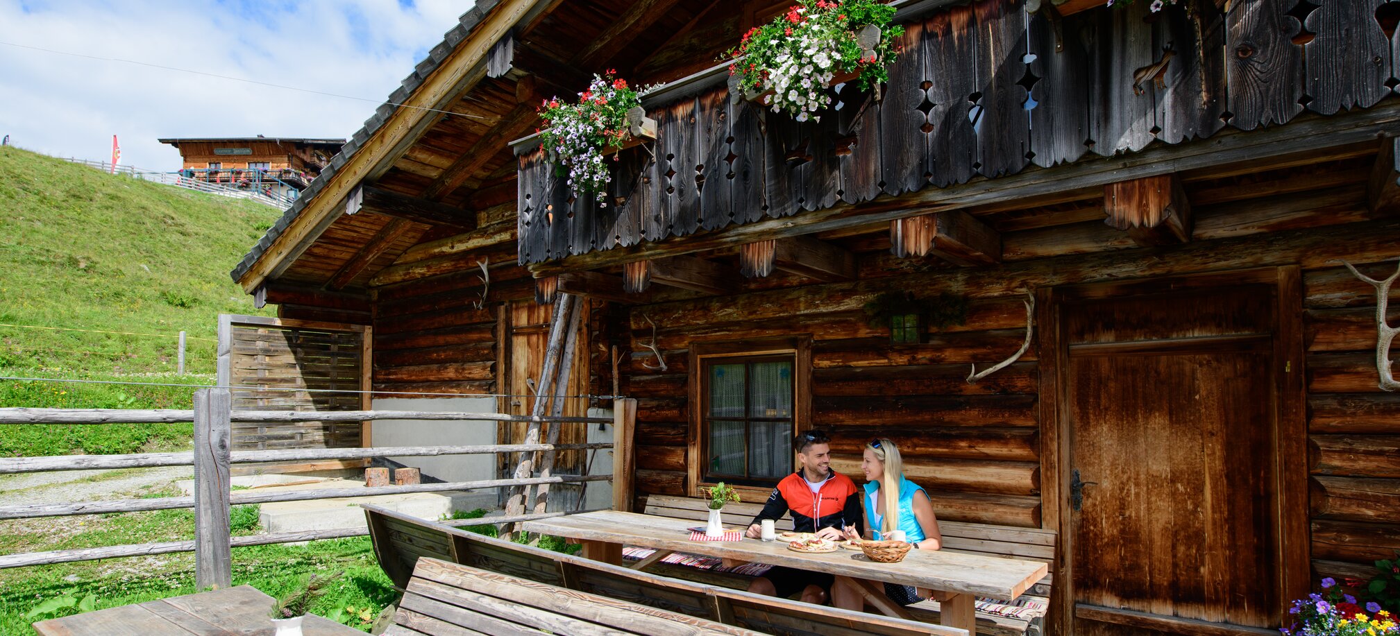 Kulinarischer Genuss im Sommer auf den Bergen mit regionalen Speisen auf den Hütten in Ski amadé