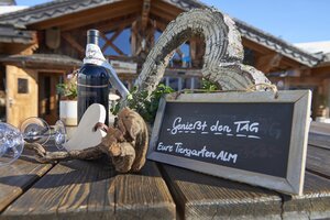  | #### COPYRIGHT ####Die Fotos dürfen ausschließlich für Marketingmaßnahmen für die Tiergartenalm / Familie Riedlsperger (Mühlbach am Hochkönig), verwendet werden. Jegliche Nutzung Dritter ist mit dem Bildautor Wolfgang Garger (www.garger.at) gesondert zu vereinbaren.###################Es gelten die Allgemeinen Geschäftsbedingungen für Fotografen bzw. Werbeagenturen in Österreich (nachzulesen unter www.garger.at). Weiters gilt das österreichische Urheberrecht! Verwendung und Veröffentlichung von Fotomaterial ohne Copyright-Hinweis (© Wolfgang Garger - www.garger.at) ist nicht gestattet. Die Weitergabe von Bildern an Dritte sowie jede Veröffentlichung bedarf einer schriftlichen Genehmigung durch die Fa. Garger. Auch die Verwendung von graphischen Entwürfen, Layouts und Texten (auch nur Auszugsweise) bedürfen einer schriftlichen Genehmigung durch die Fa. Garger. Urheberrechtsverletzungen werden ausnahmslos eingeklagt!-------------------------------------------------GARGER – foto, media, marketing-------------------------------------------------Wolfgang GargerSaalhofstraße 2A-5751 MaishofenAustriaATU43621103+43 6542 53044office@garger.atwww.garger.at--------------------------------------------------CAAA - Certified Austrian Advertising AgencyFotografenmeisterbetrieb, QAP
