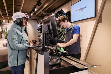 Ski hire at INTERSPORT Rent | © INTERSPORT Rent